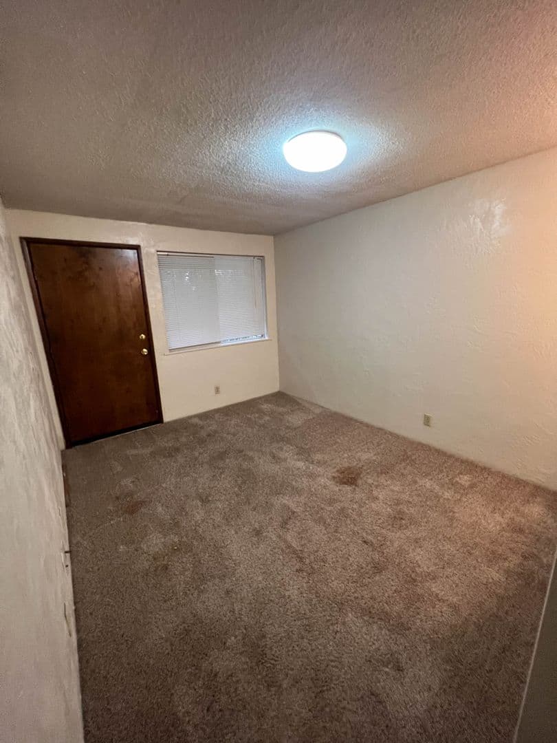 Eugene Apartment: 1360 Alder St.