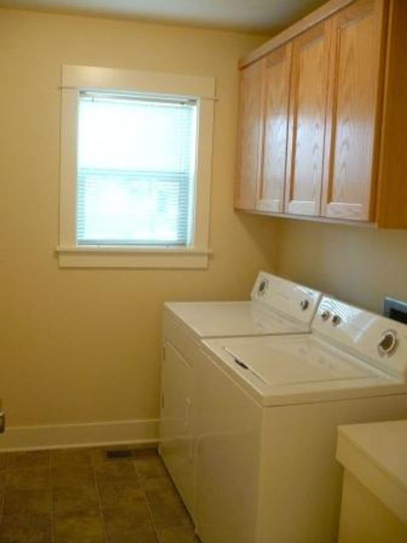 Eugene Apartment: 1030, 1040, 1060, 1070 West 11th Ave.