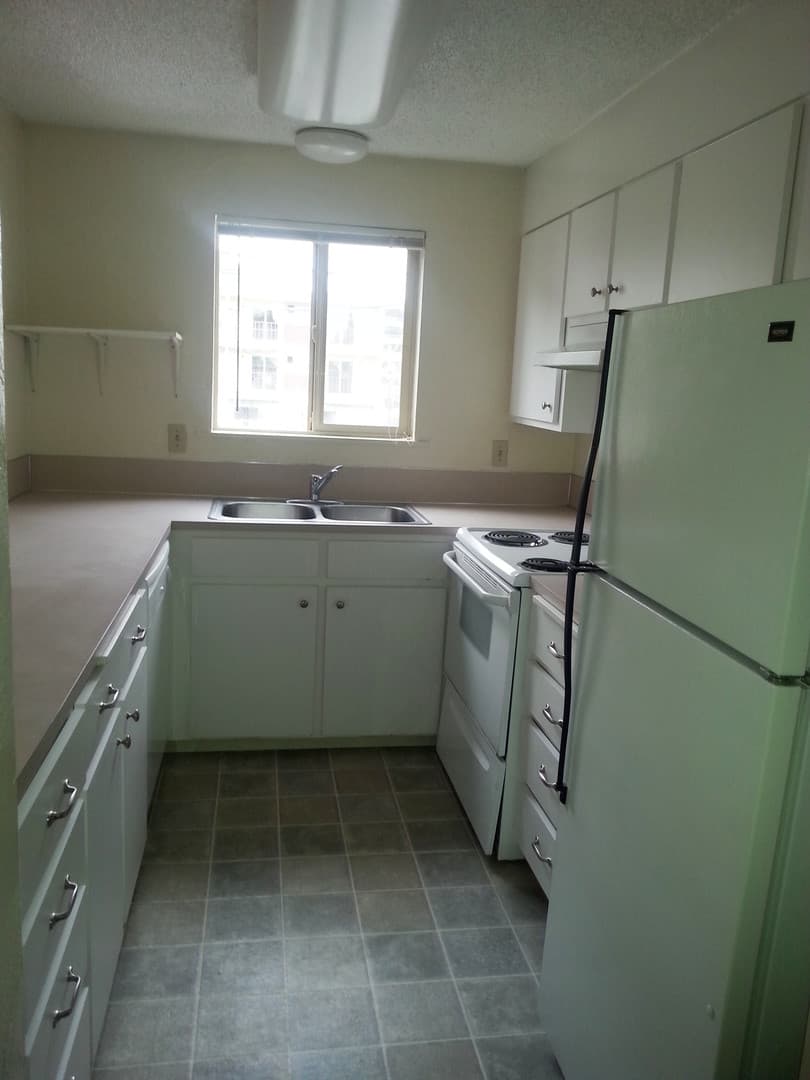 Eugene Apartment: 1360 Alder St.