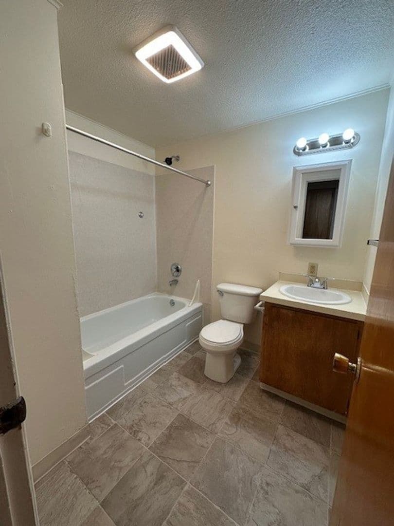 Eugene Apartment: 25 W. 30th & 2966 Willamette