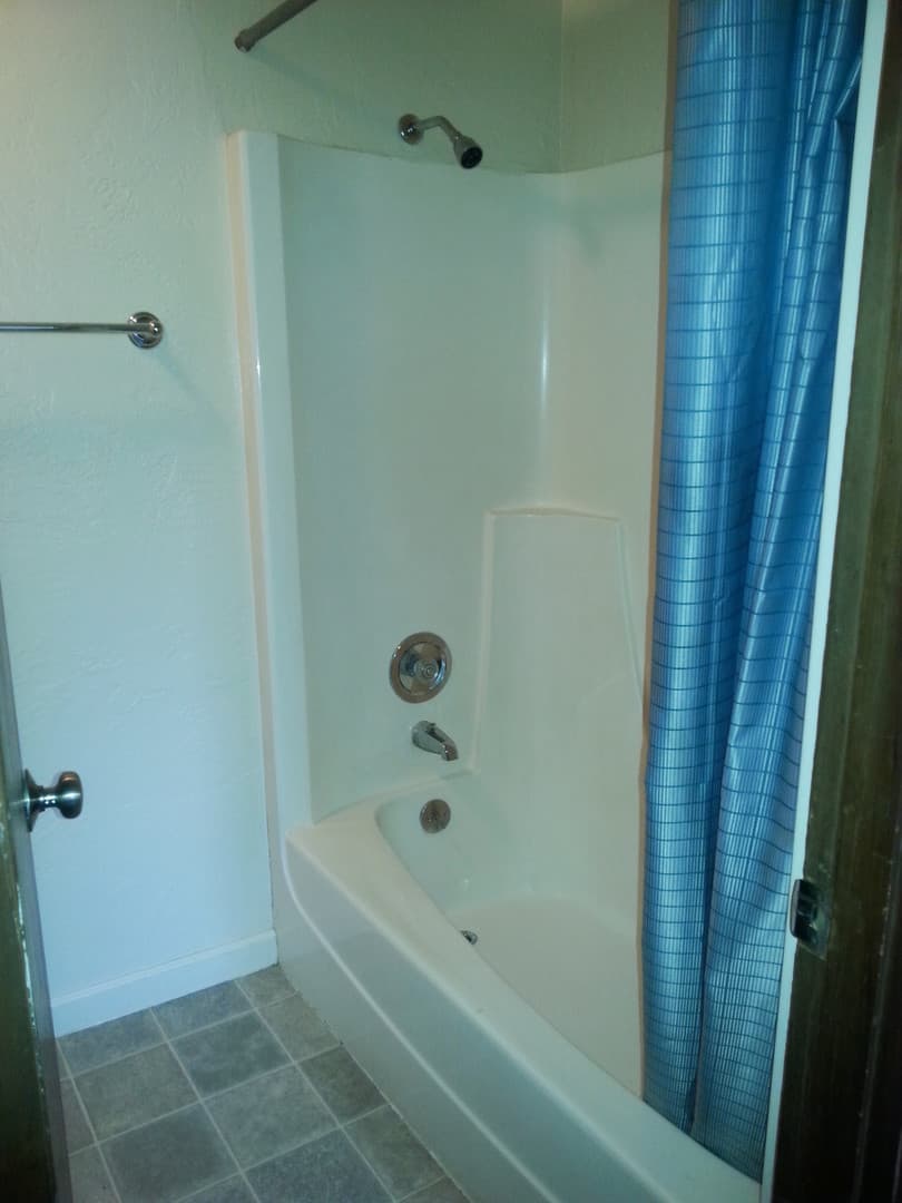 Eugene Apartment: 1360 Alder St.