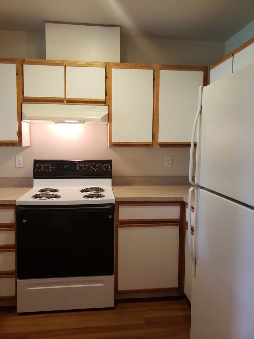 Eugene Apartment: 2001 Garden Ave.