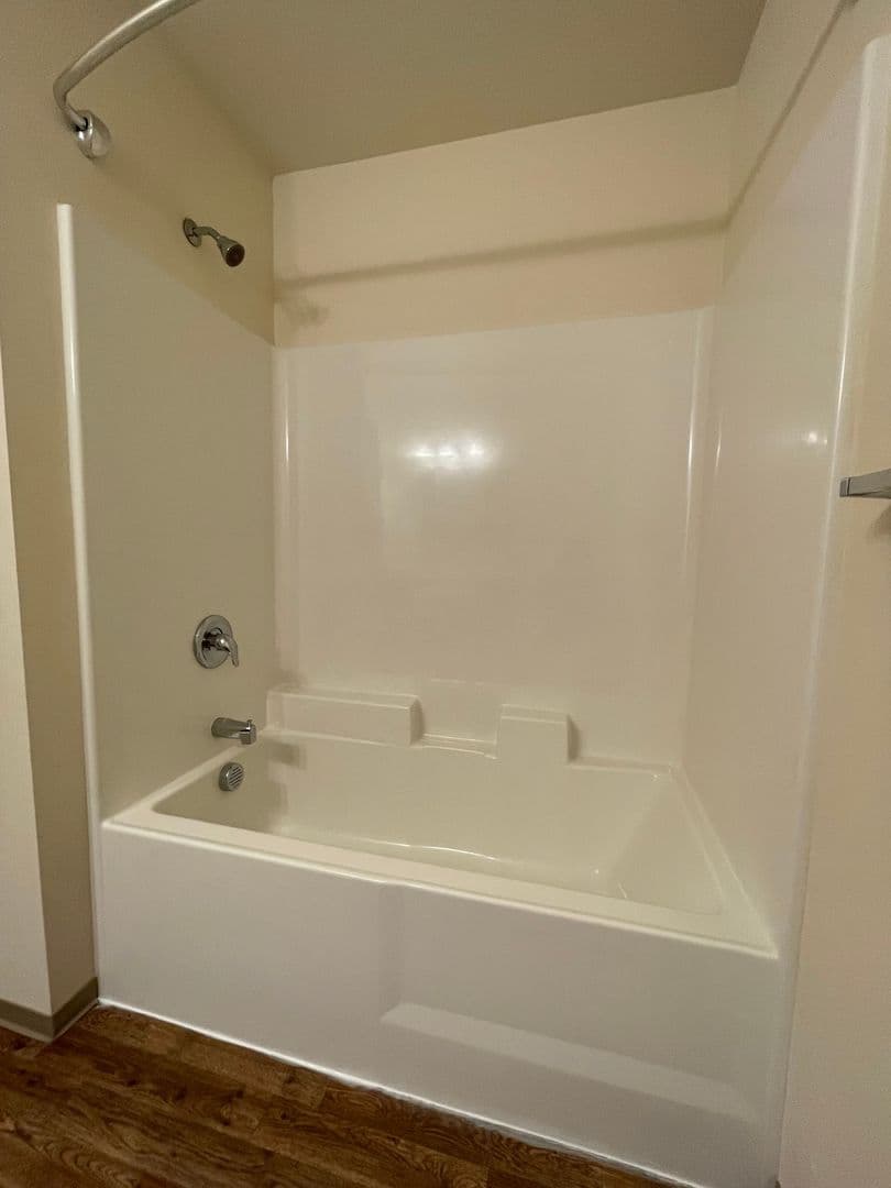 Eugene Apartment: 26 Owosso Dr.
