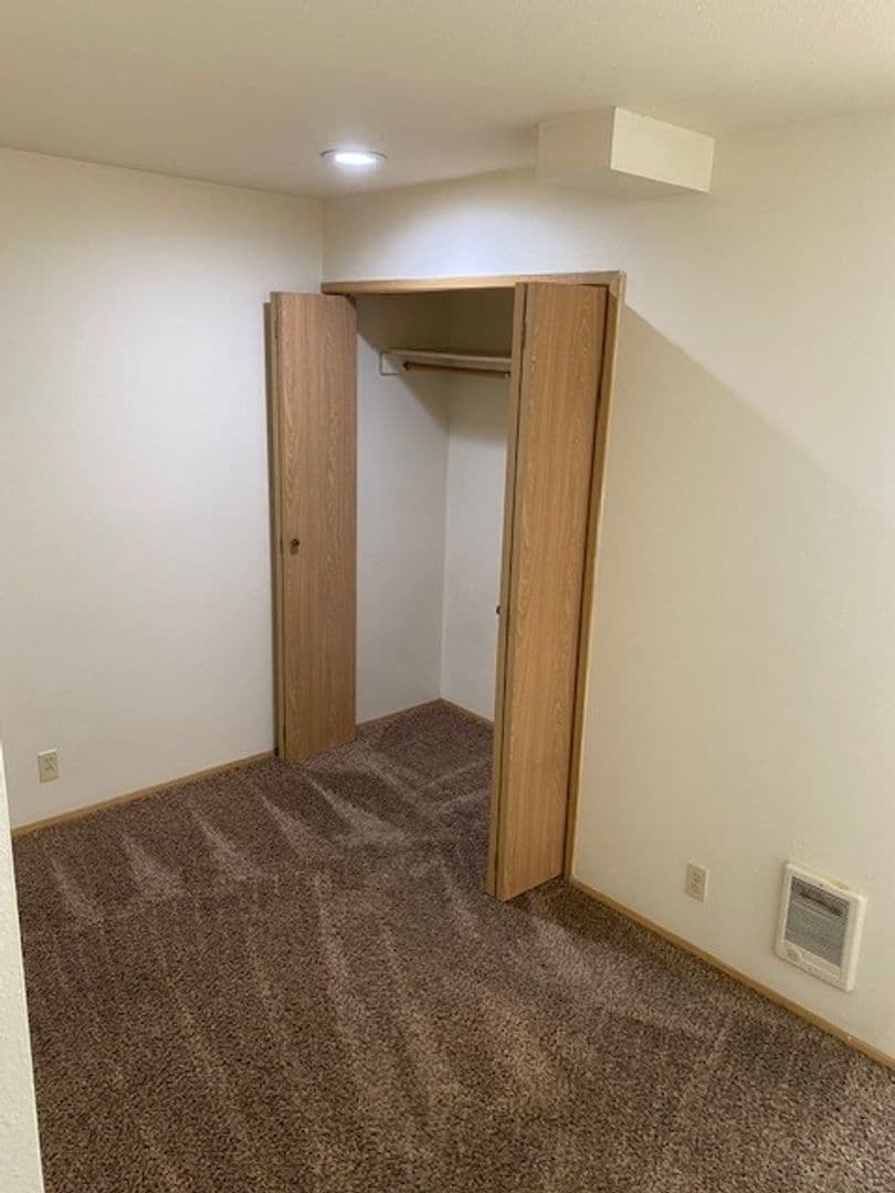 Eugene Apartment: 1460 Olive St.