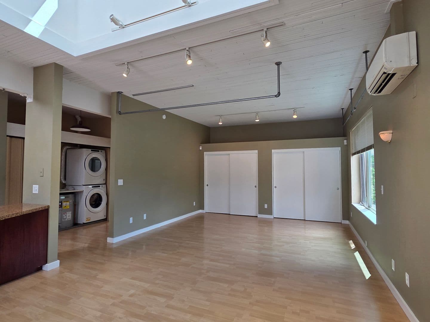 Eugene Apartment: 750 Monroe St.