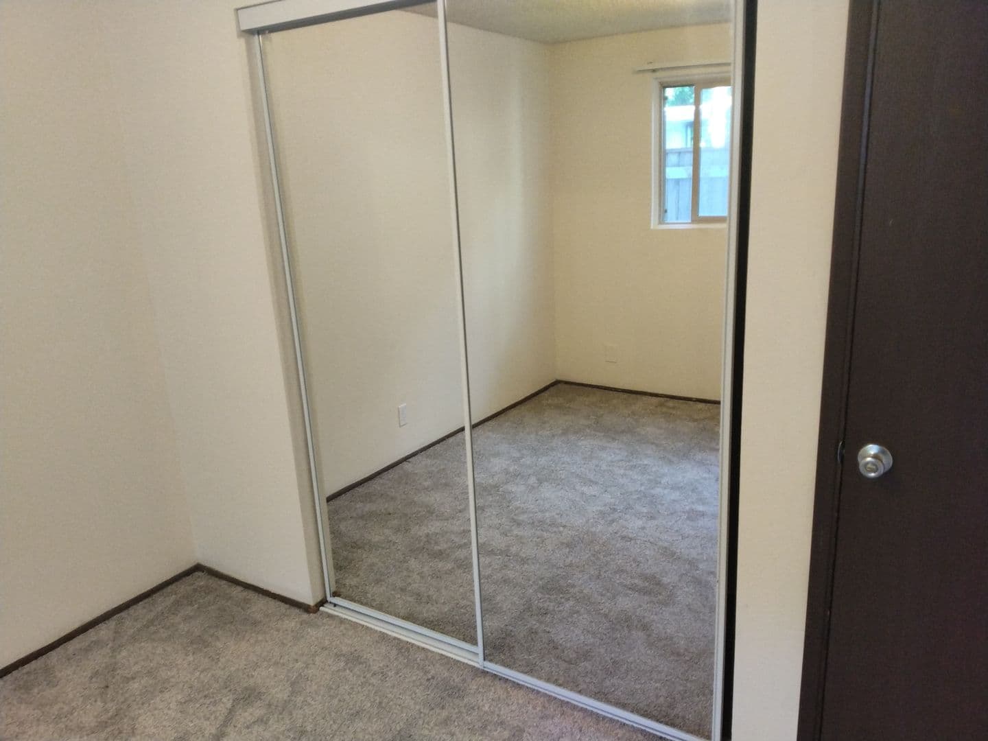 Eugene Apartment: 569 W. 12th