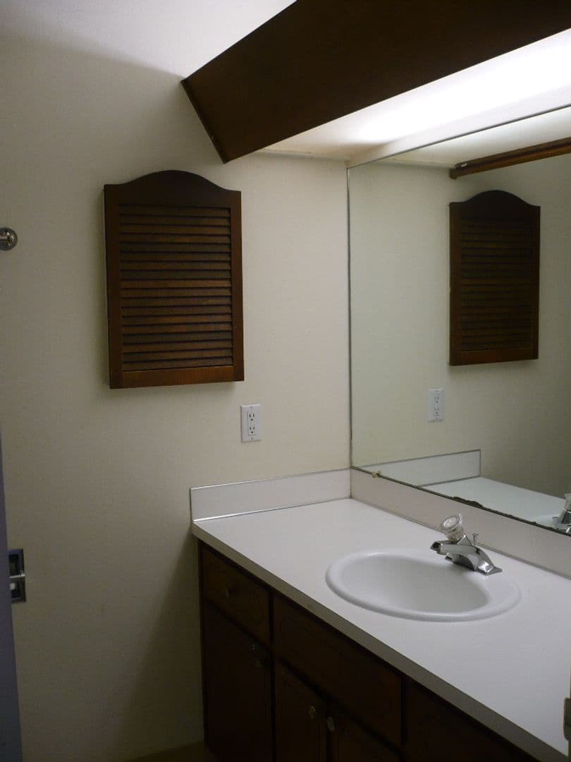 Eugene Apartment: 1262 Lawrence St.