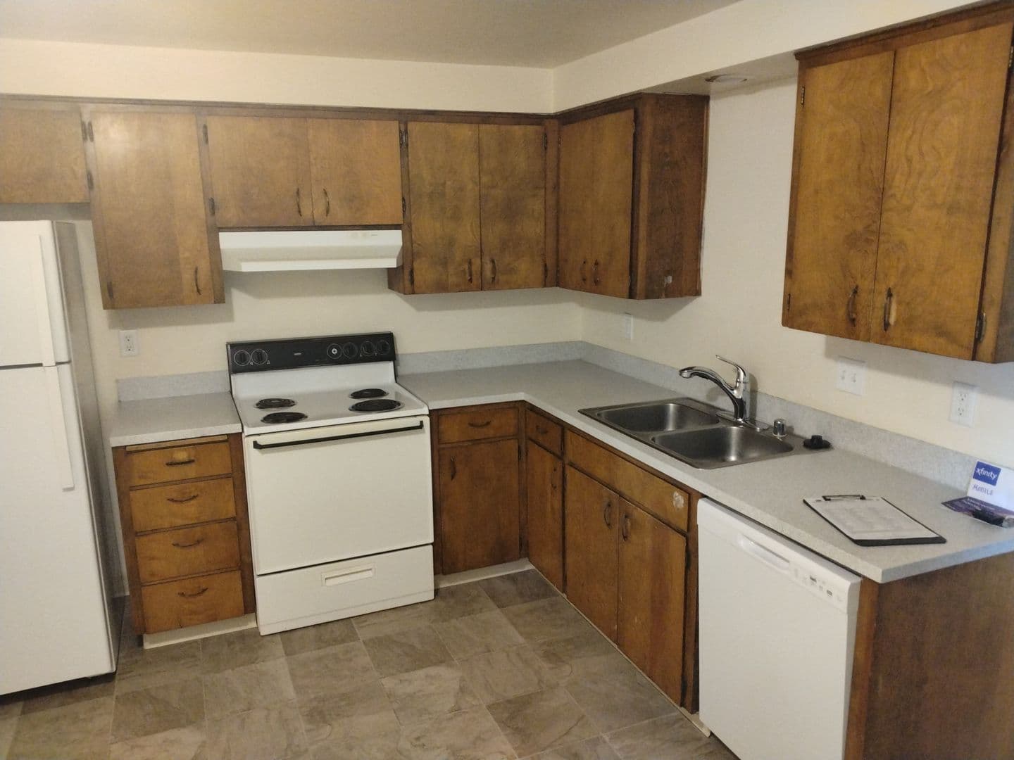 Eugene Apartment: 569 W. 12th