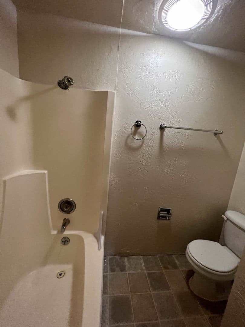 Eugene Apartment: 1360 Alder St.