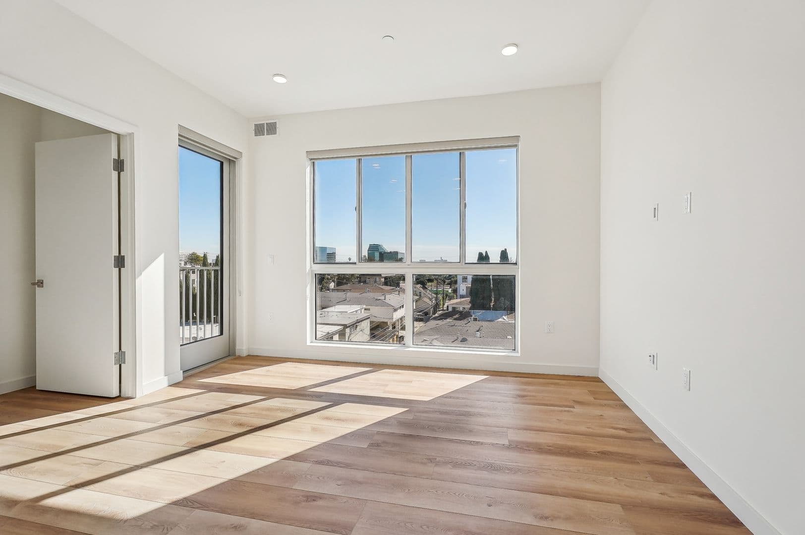 Los Angeles Apartment: 1814 Federal Ave