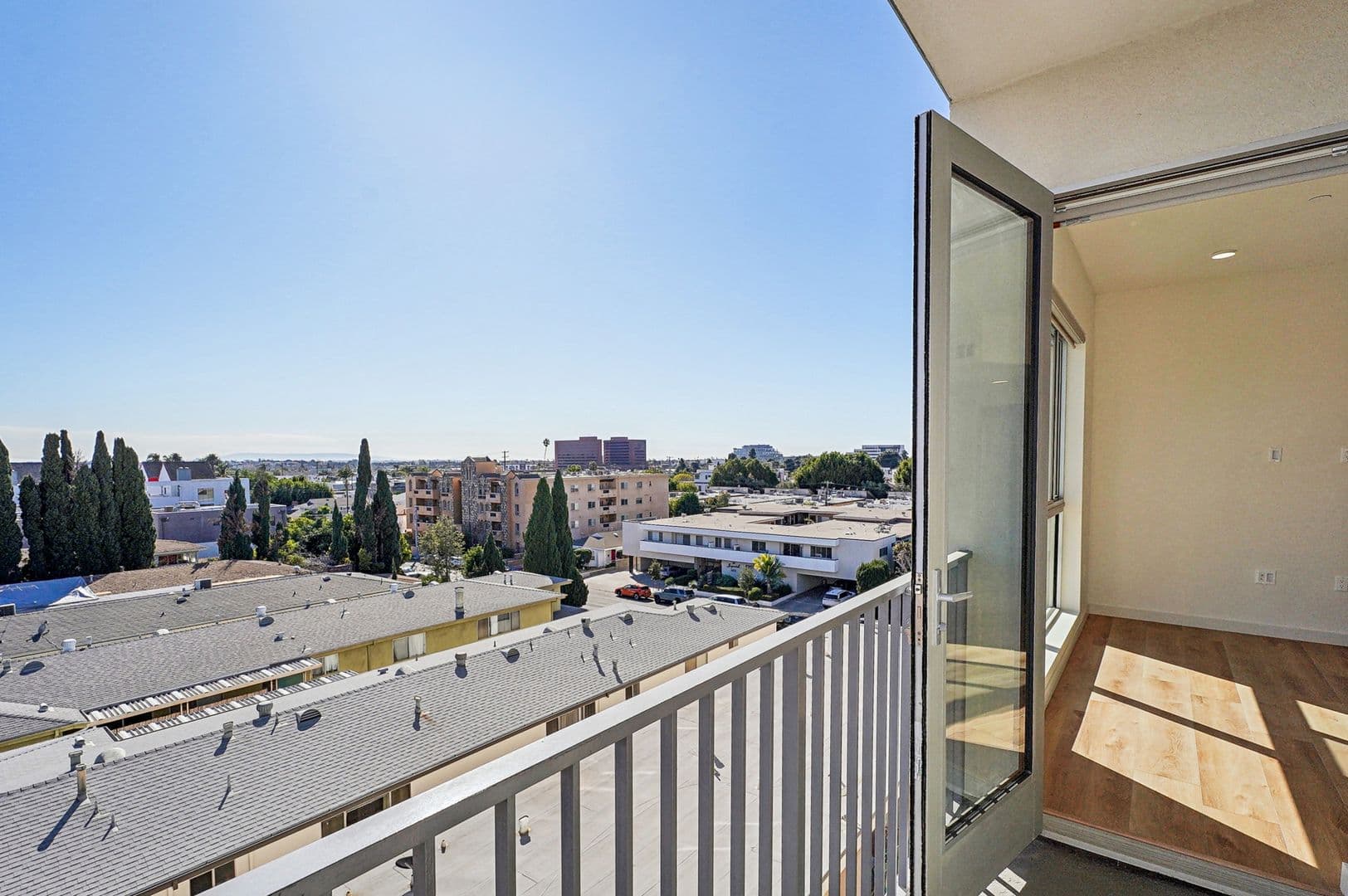 Los Angeles Apartment: 1814 Federal Ave