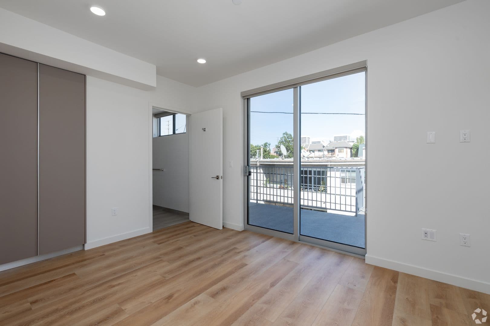 Los Angeles Apartment: 1814 Federal Ave