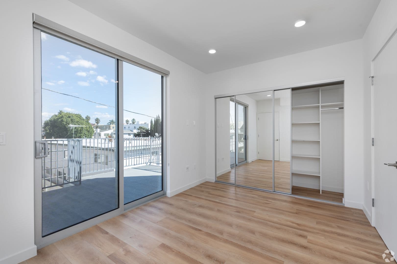 Los Angeles Apartment: 1814 Federal Ave