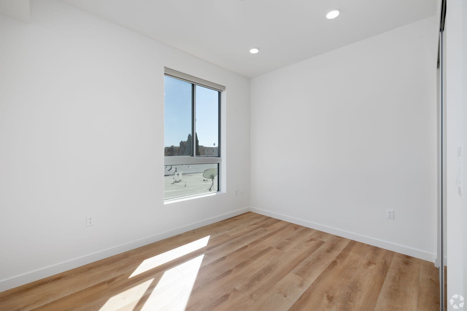 Los Angeles Apartment: 1814 Federal Ave