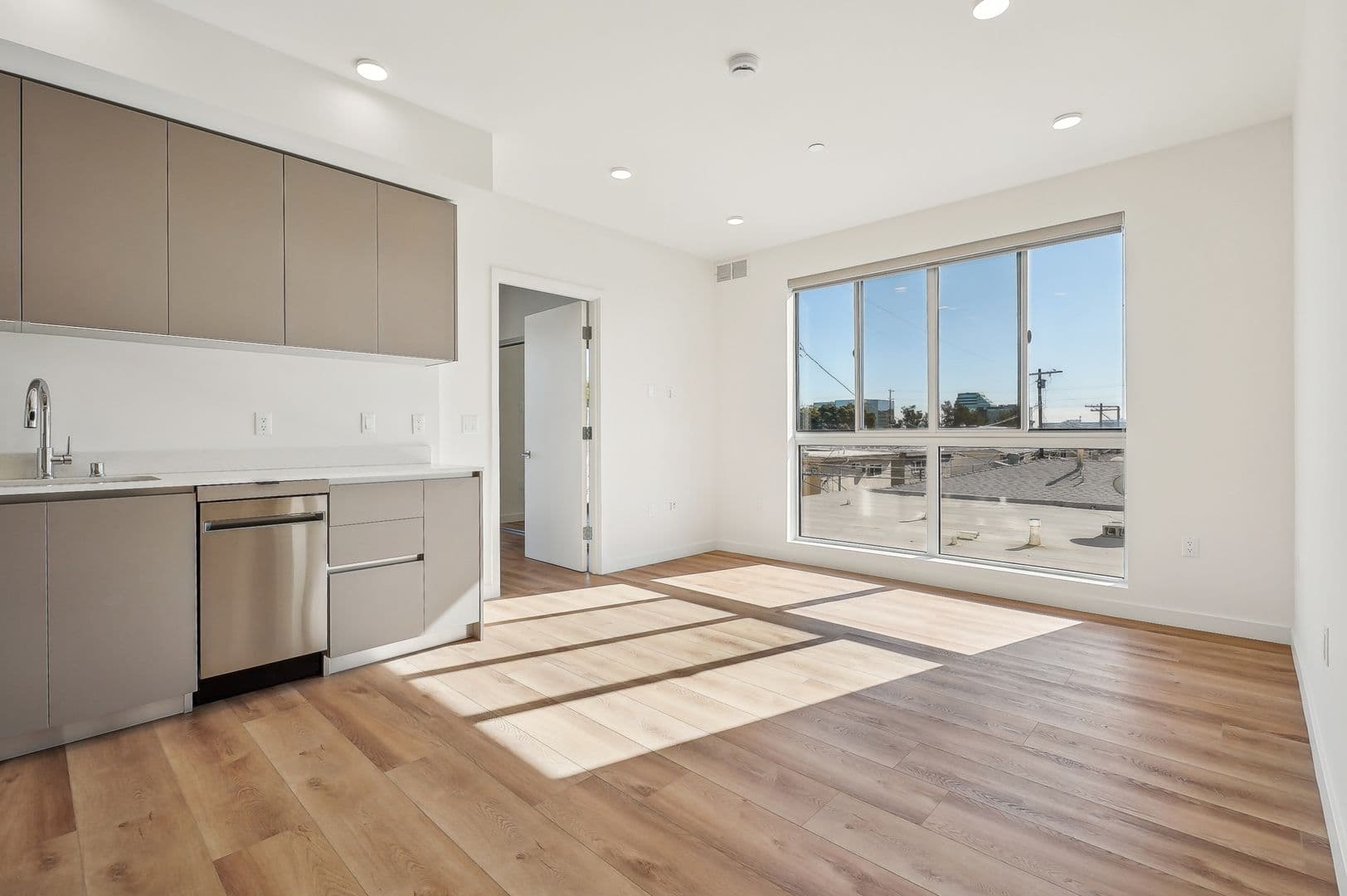 Los Angeles Apartment: 1814 Federal Ave