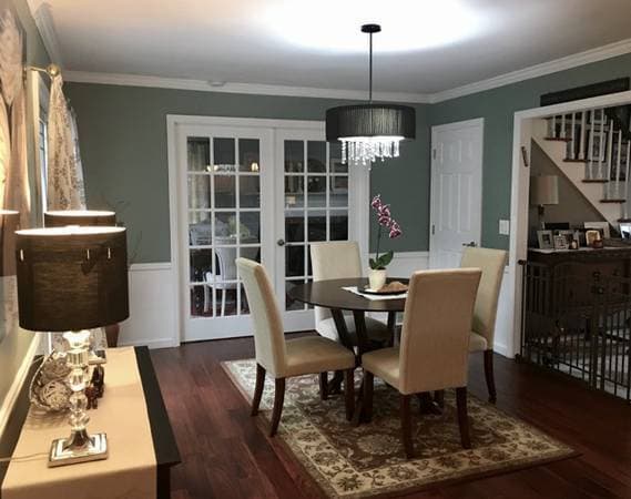 Loudonville House: 7 fenway court
