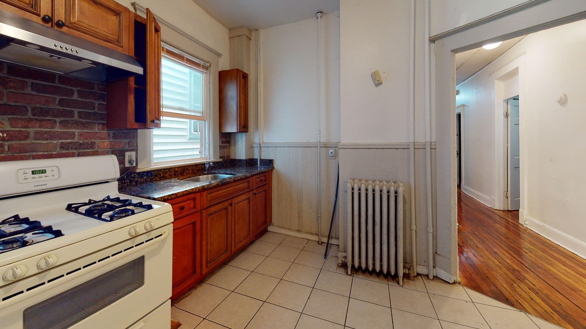 Albany Apartment: 149 Western Ave
