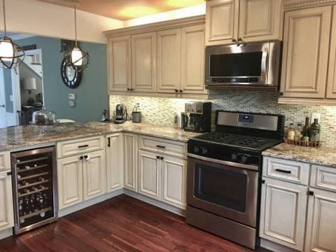 Loudonville House: 7 fenway court