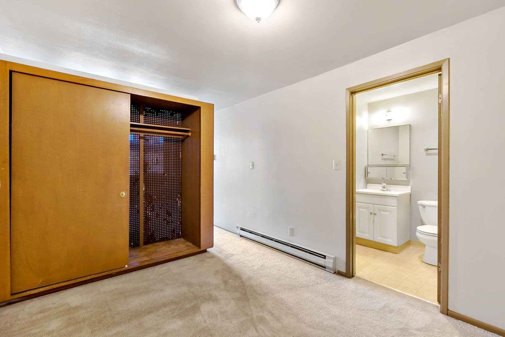 Seattle Apartment: 5625 15th Ave NE