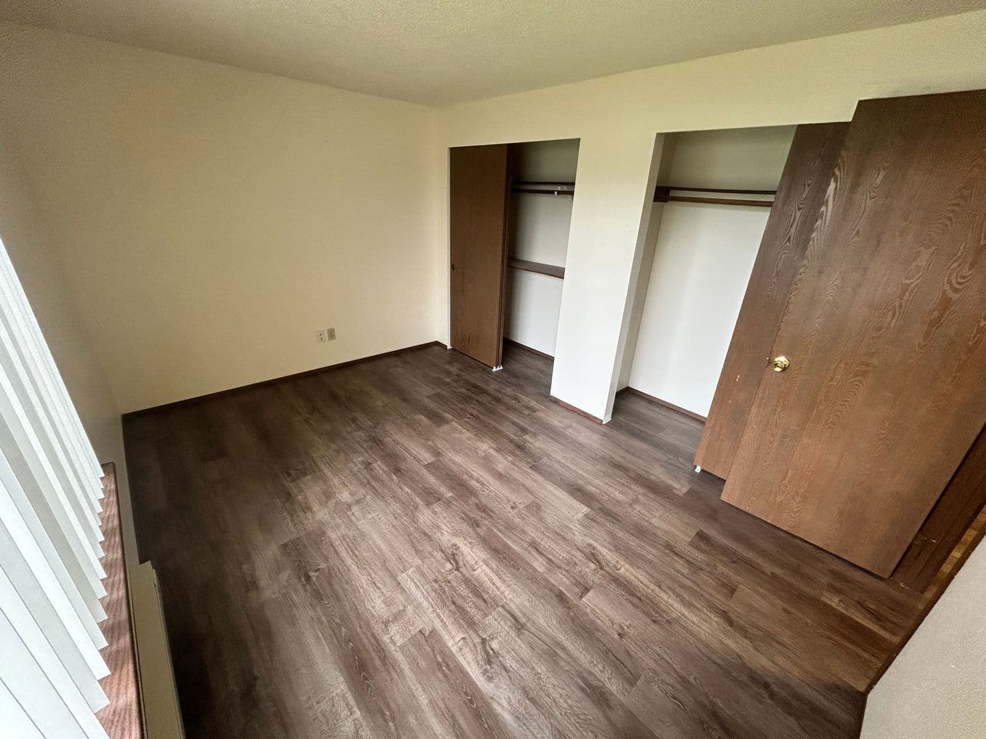 Enumclaw Apartment: 2561-2615 & 2530-2534 Warner Ave
