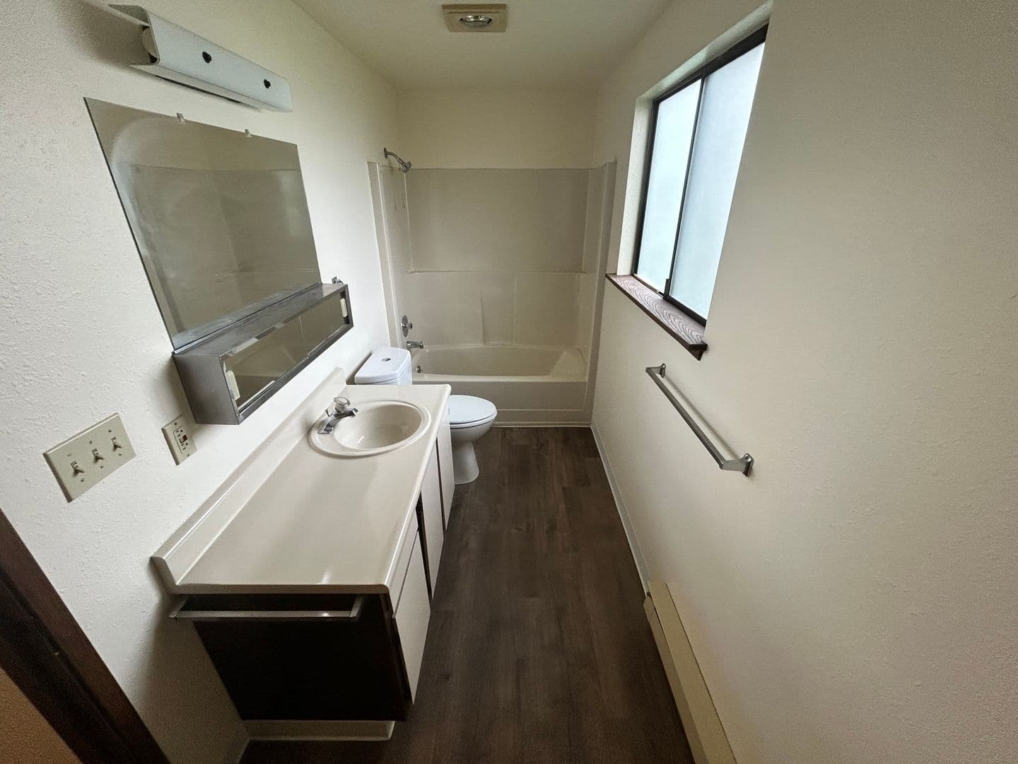 Enumclaw Apartment: 2561-2615 & 2530-2534 Warner Ave
