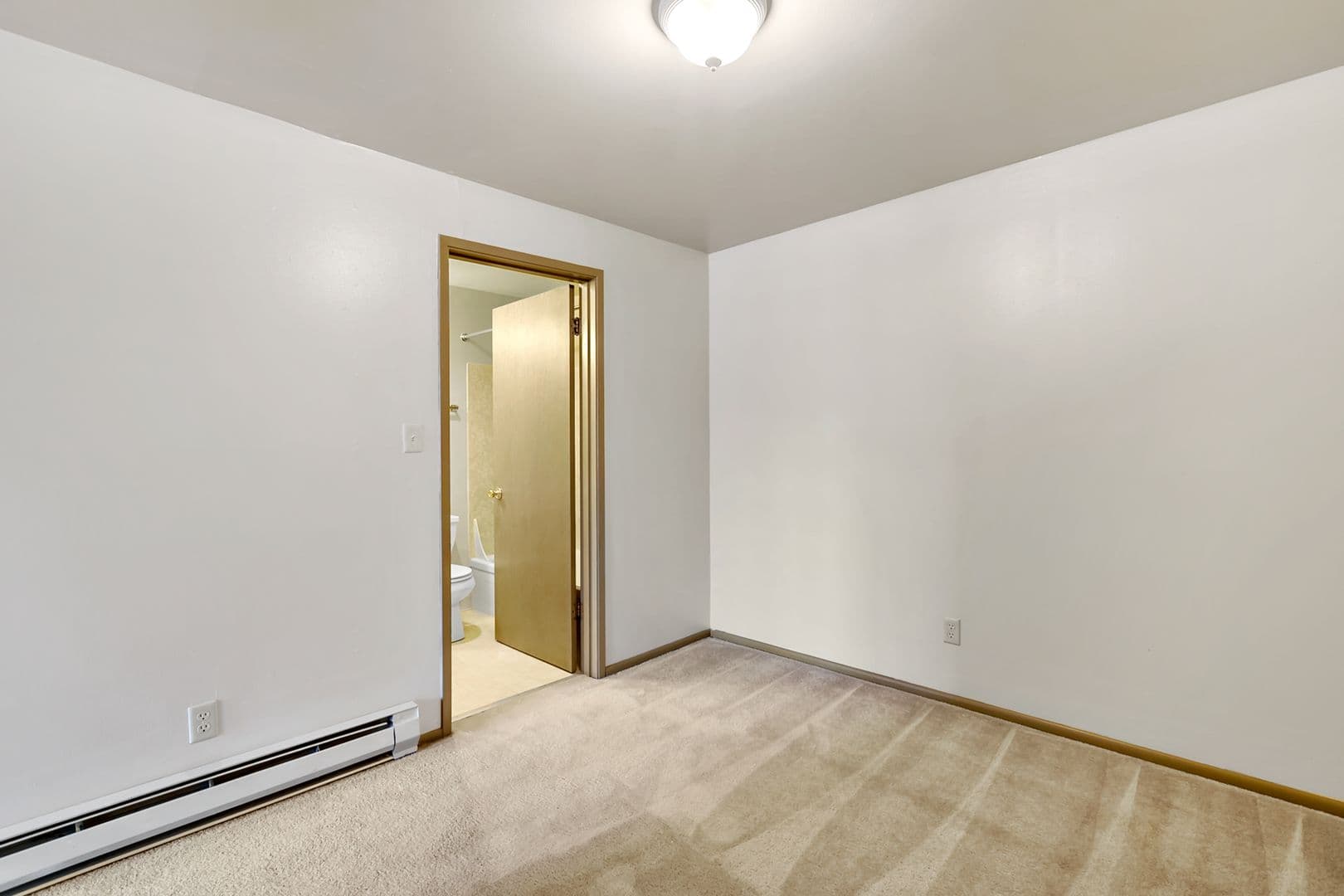 Seattle Apartment: 5625 15th Ave NE