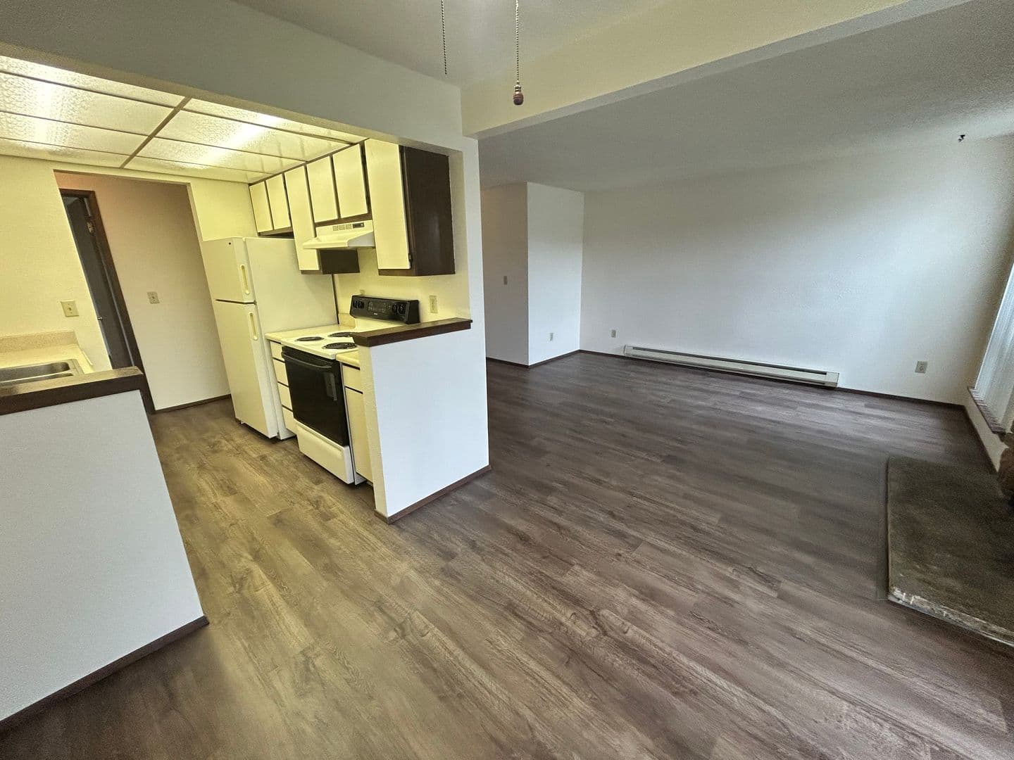 Enumclaw Apartment: 2561-2615 & 2530-2534 Warner Ave