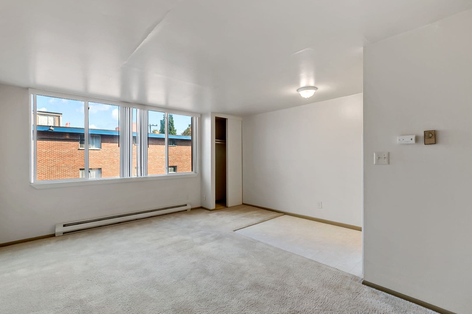 Seattle Apartment: 5625 15th Ave NE