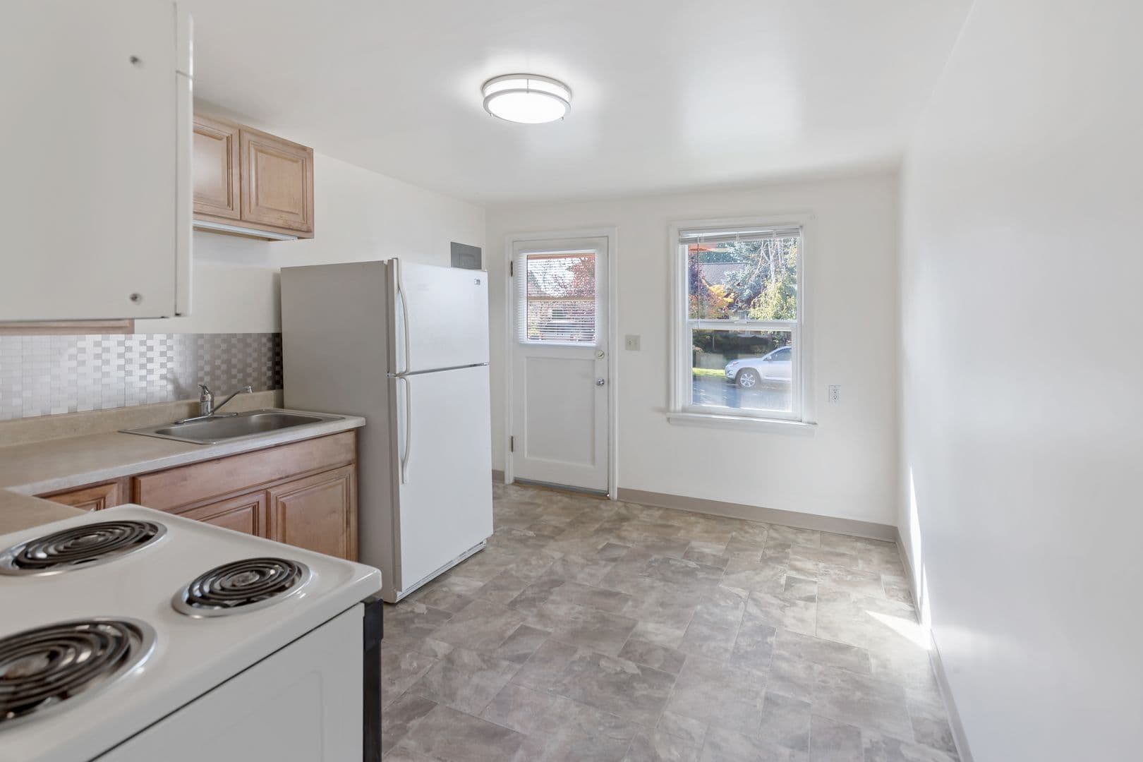 Enumclaw Apartment: 1910 James St