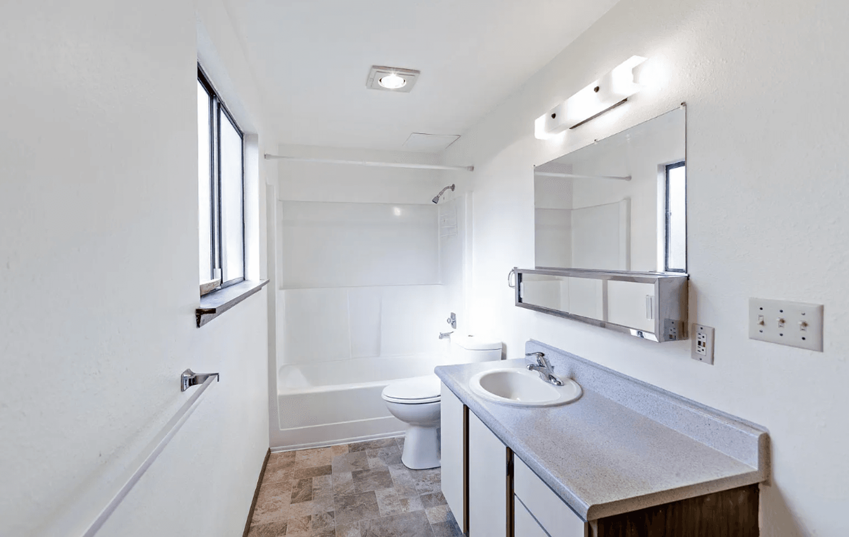Enumclaw Apartment: 146 Leo Place Unit C