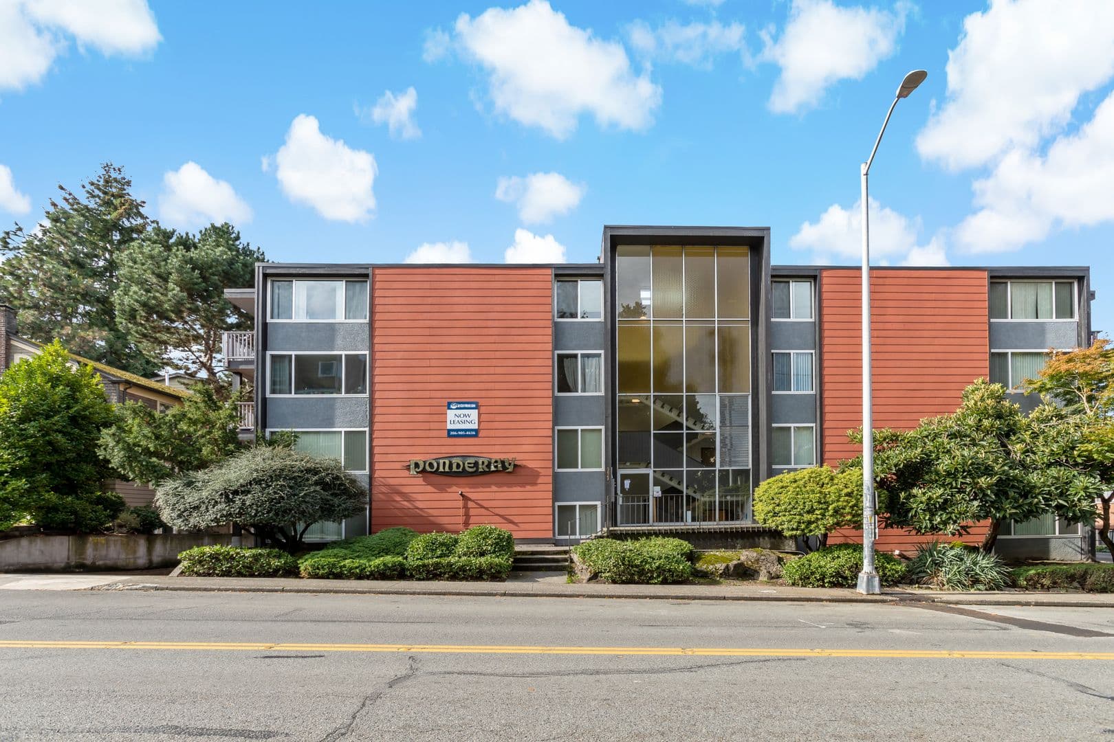 Seattle Apartment: 5625 15th Ave NE