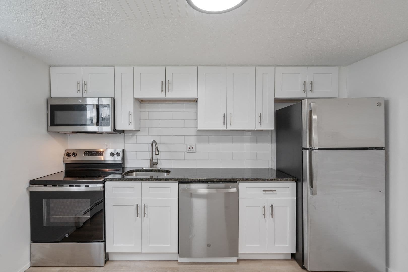 Syracuse Apartment: 5000 Oak Crest Courtyard
