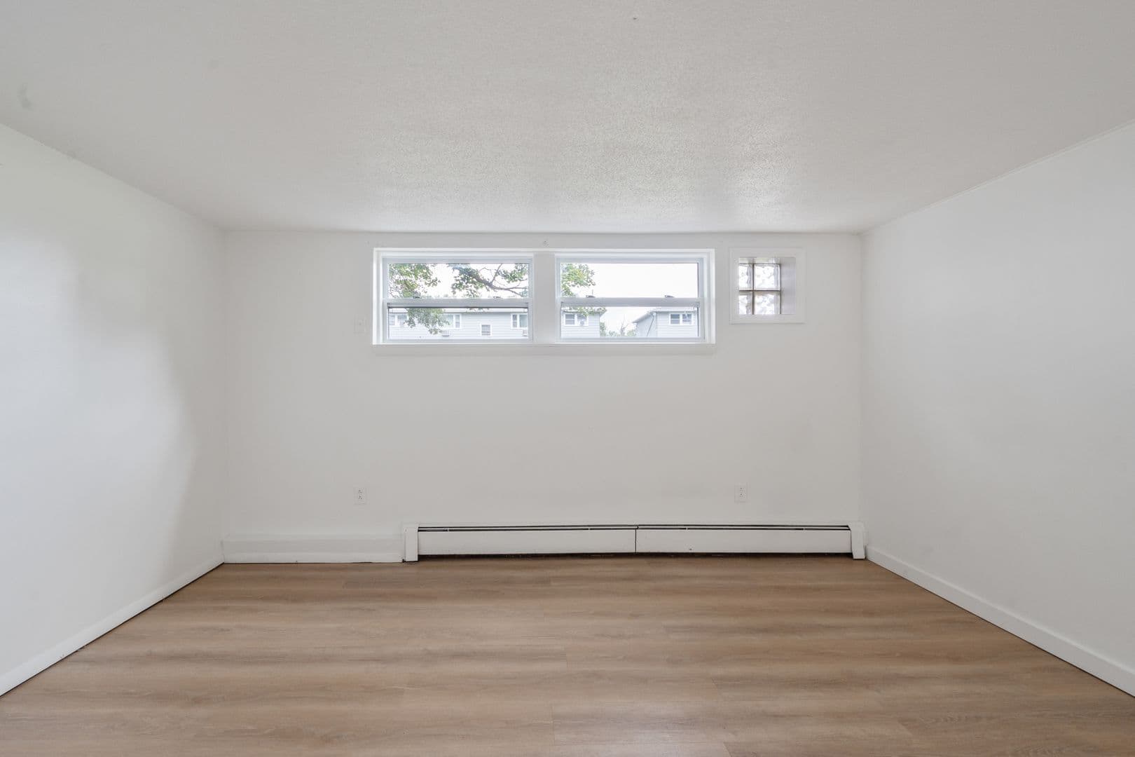 Syracuse Apartment: 5000 Oak Crest Courtyard