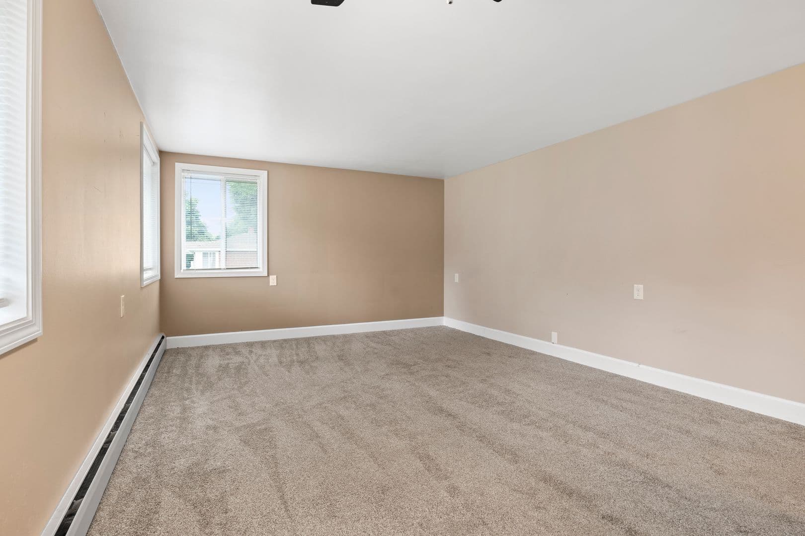 Rochester Apartment: 188 Stonewood ave