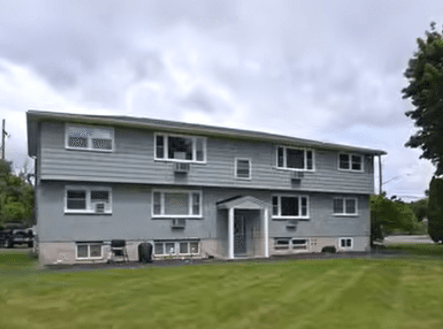 Syracuse Apartment: 5000 Oak Crest Courtyard