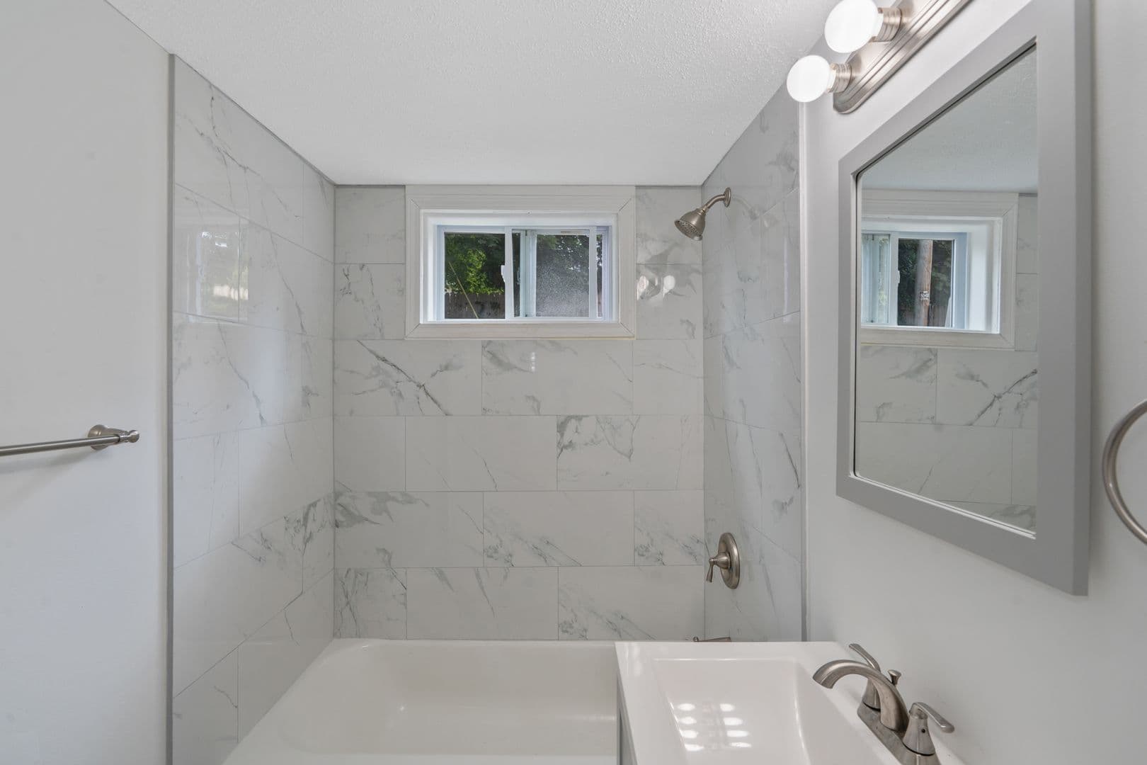 Syracuse Apartment: 5000 Oak Crest Courtyard