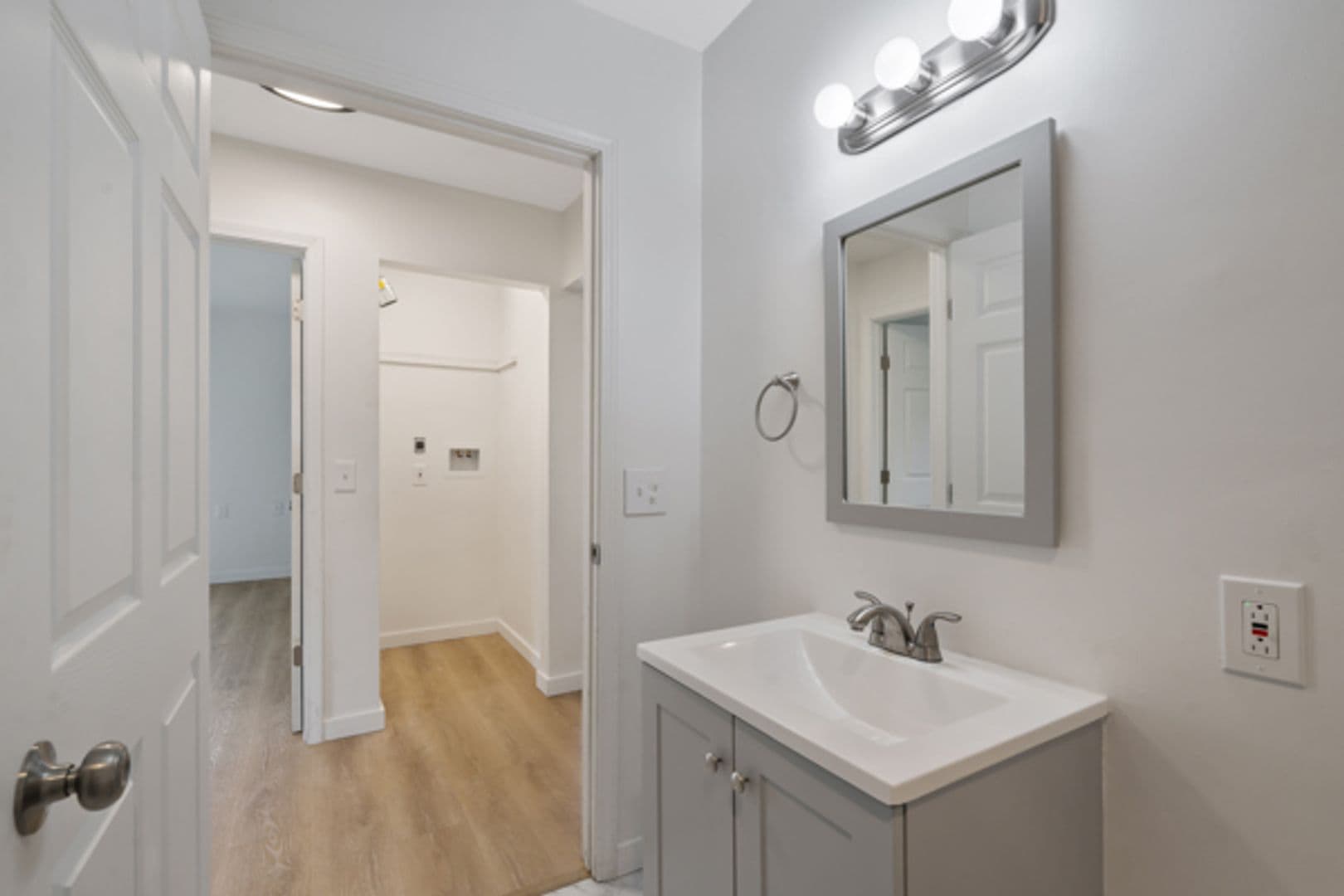 Syracuse Apartment: 458 Horan Rd