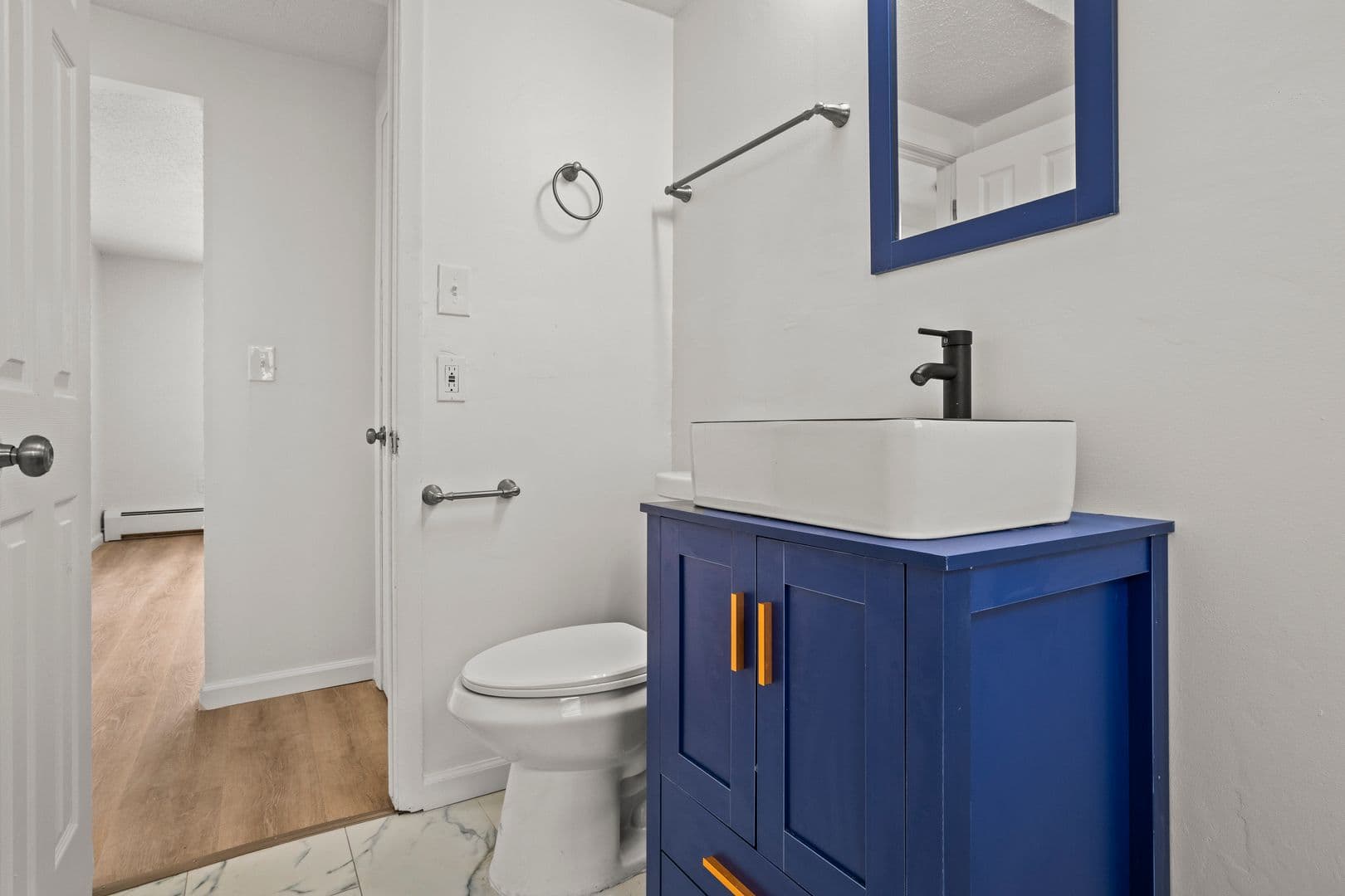 Syracuse Apartment: 5000 Oak Crest Courtyard
