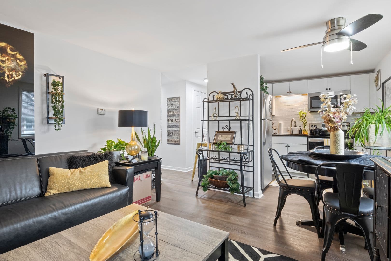 Rochester Apartment: 188 Stonewood ave