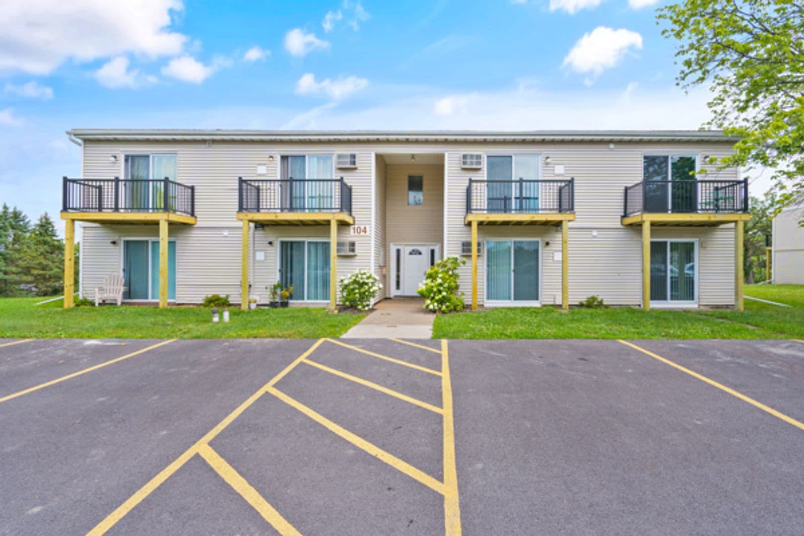 Syracuse Apartment: 458 Horan Rd