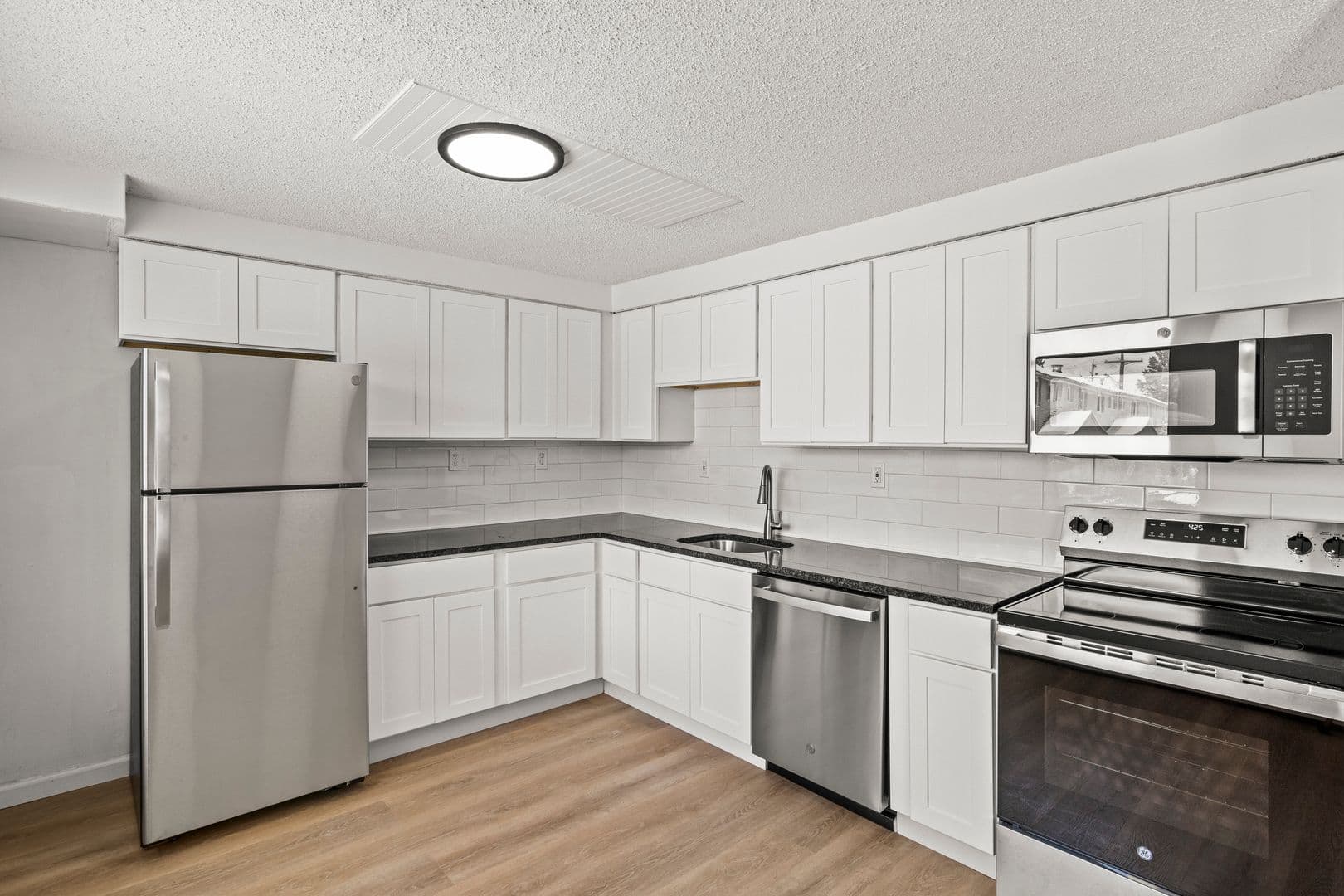 Syracuse Apartment: 5000 Oak Crest Courtyard