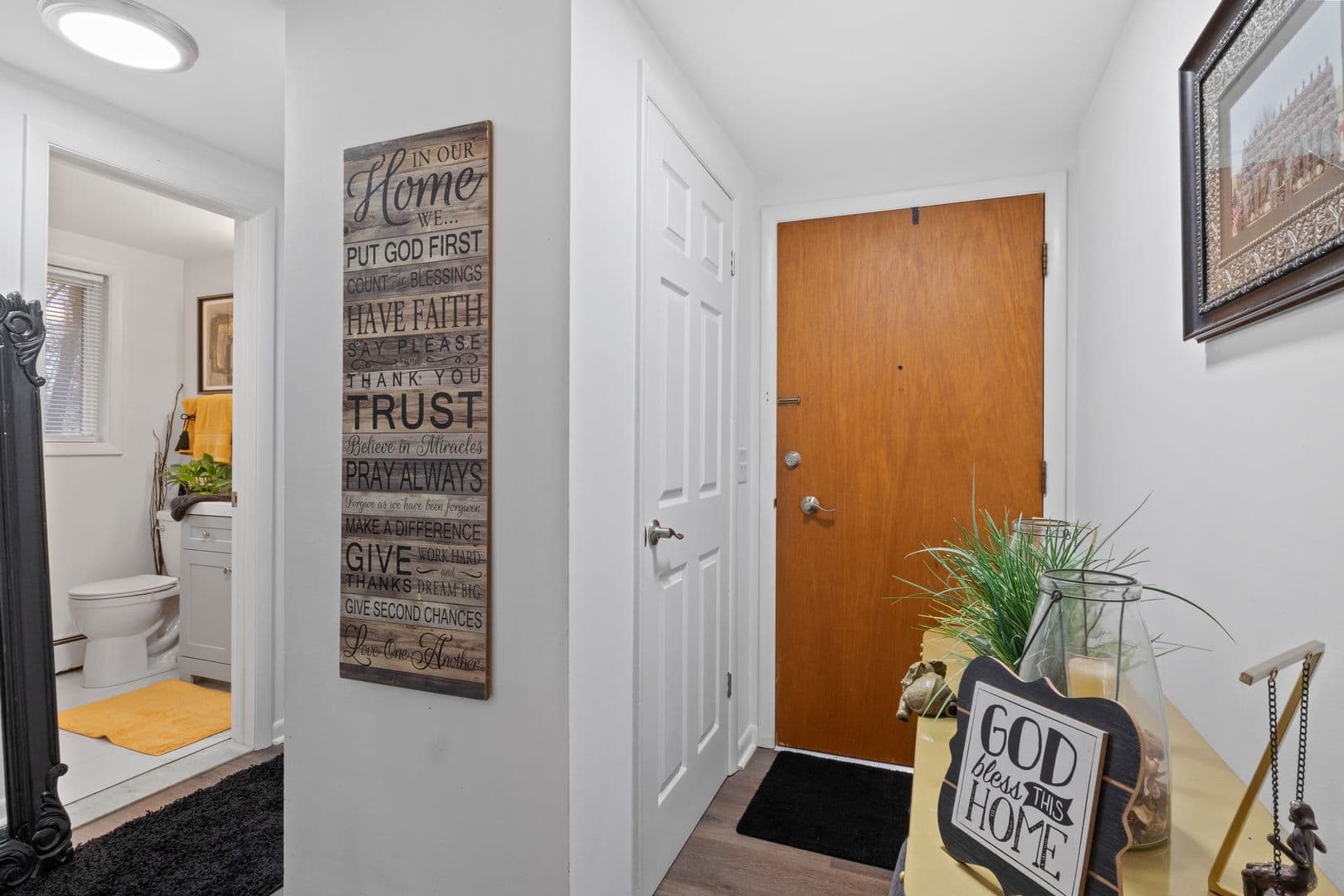 Rochester Apartment: 188 Stonewood ave