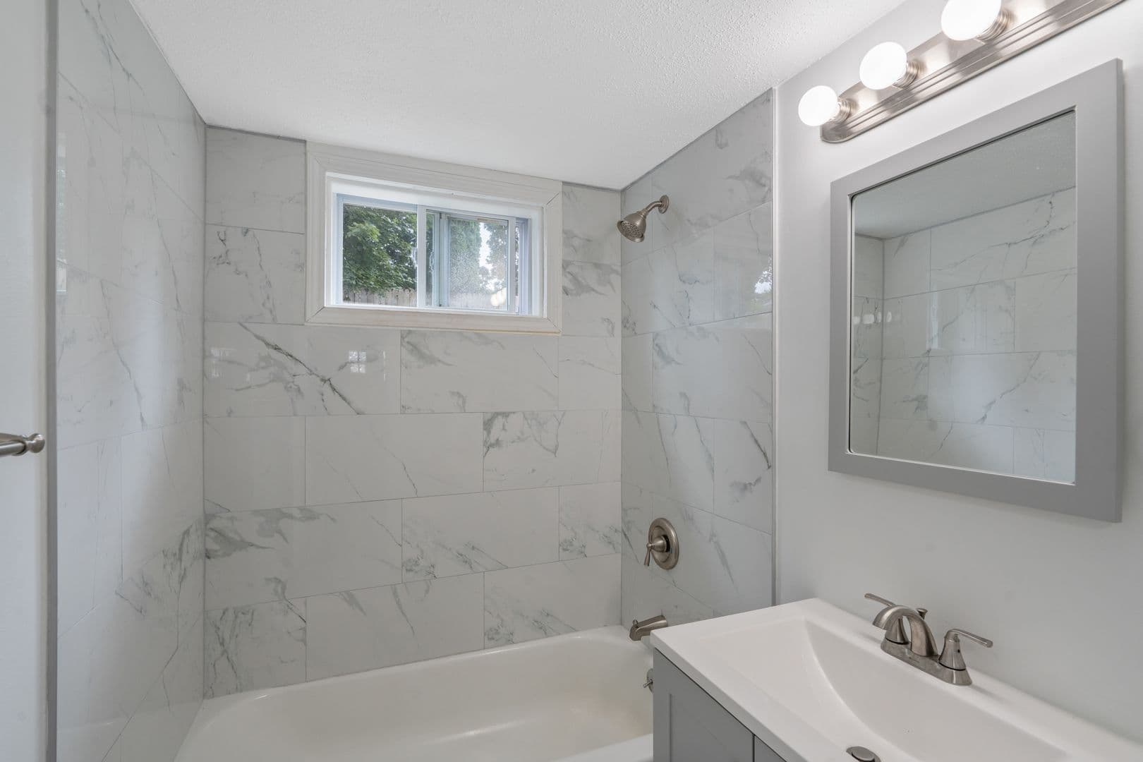 Syracuse Apartment: 5000 Oak Crest Courtyard