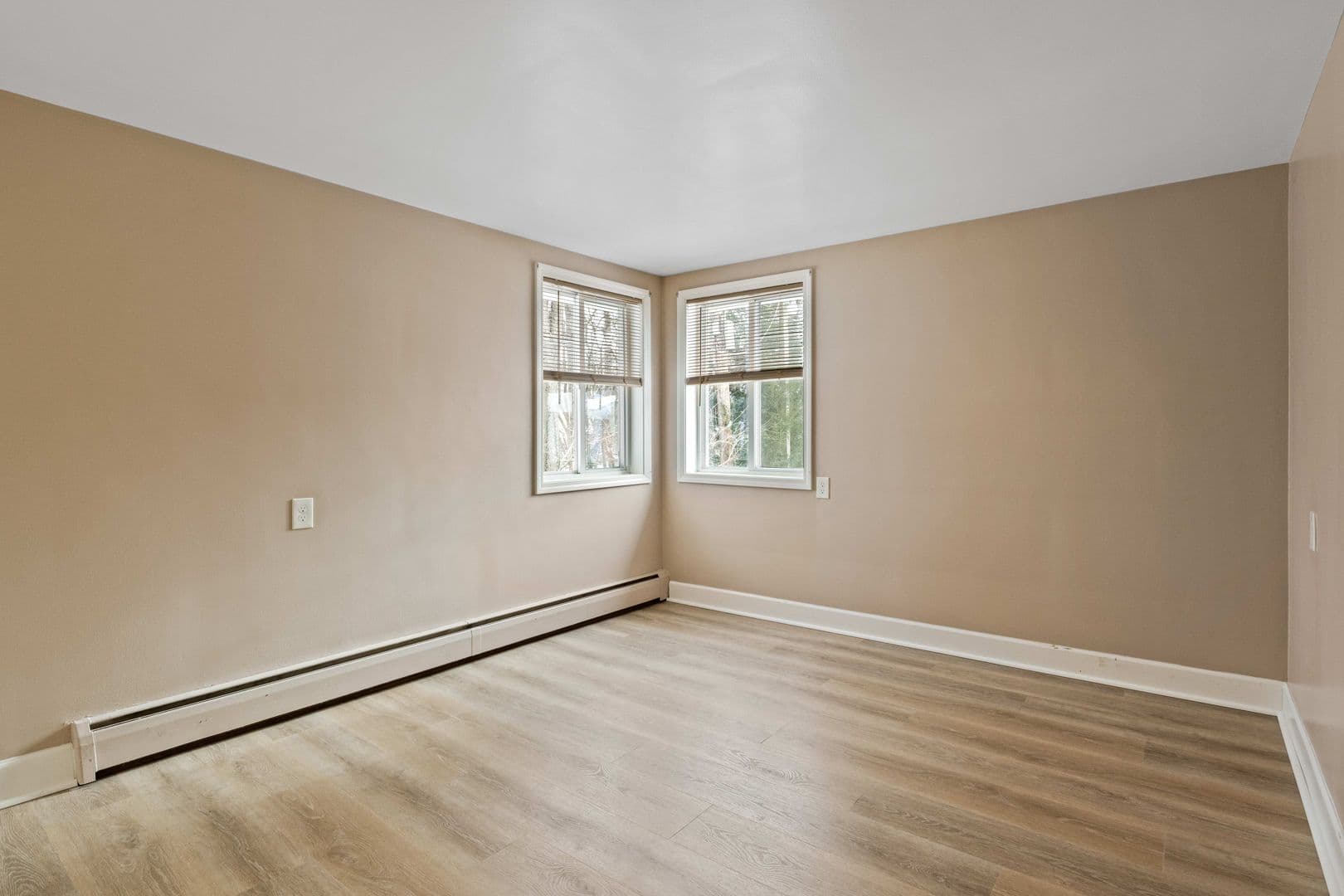 Rochester Apartment: 188 Stonewood ave