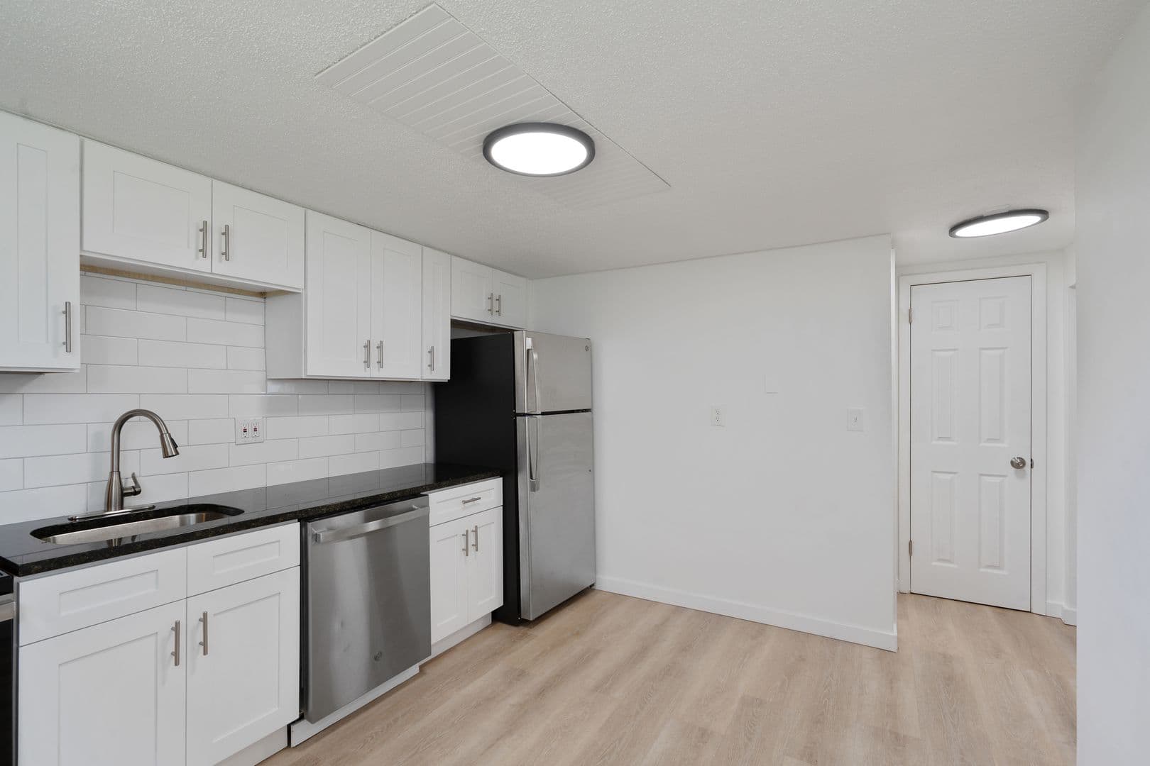 Syracuse Apartment: 5000 Oak Crest Courtyard
