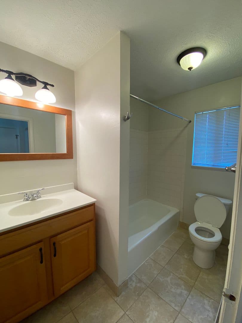 Rochester Apartment: 1031 Emerson St