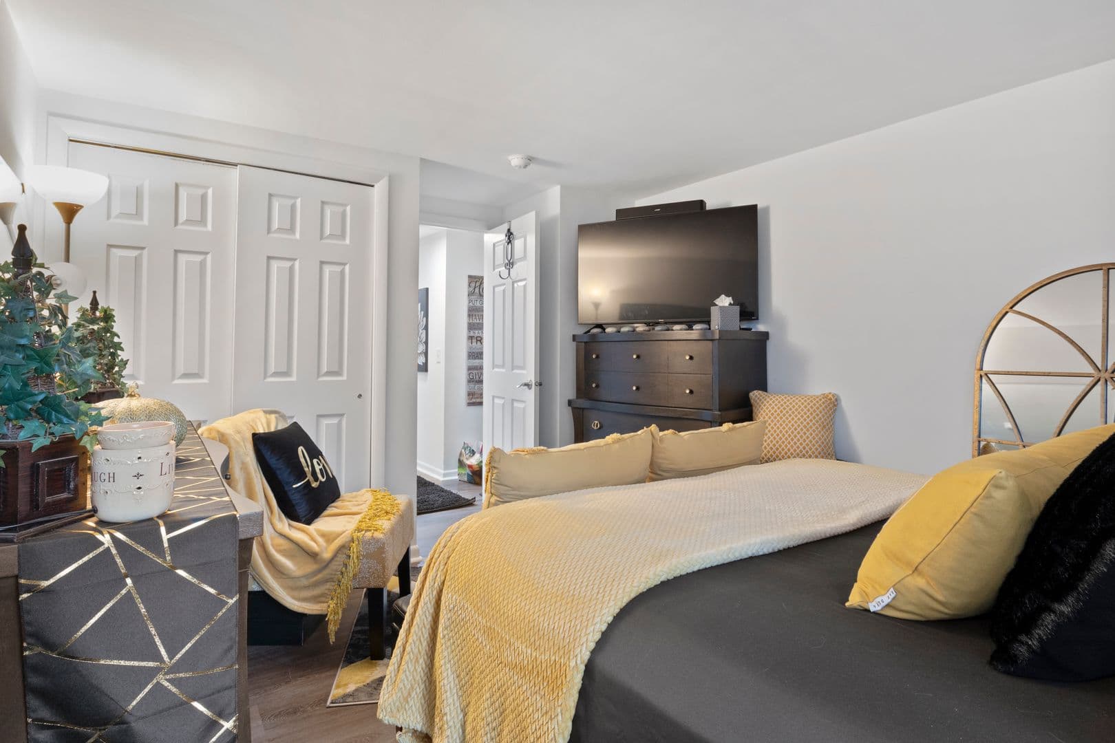 Rochester Apartment: 188 Stonewood ave
