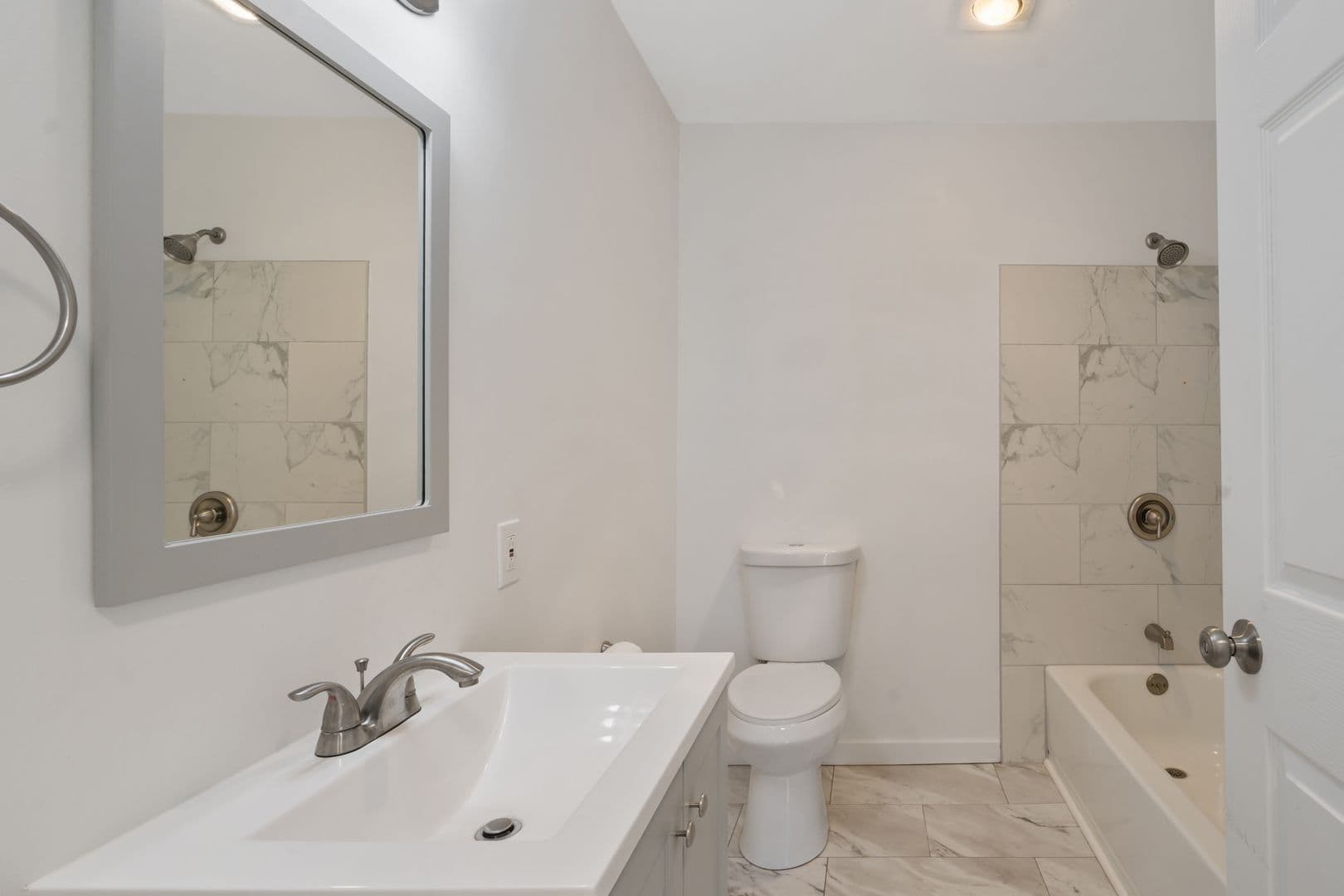Syracuse Apartment: 458 Horan Rd