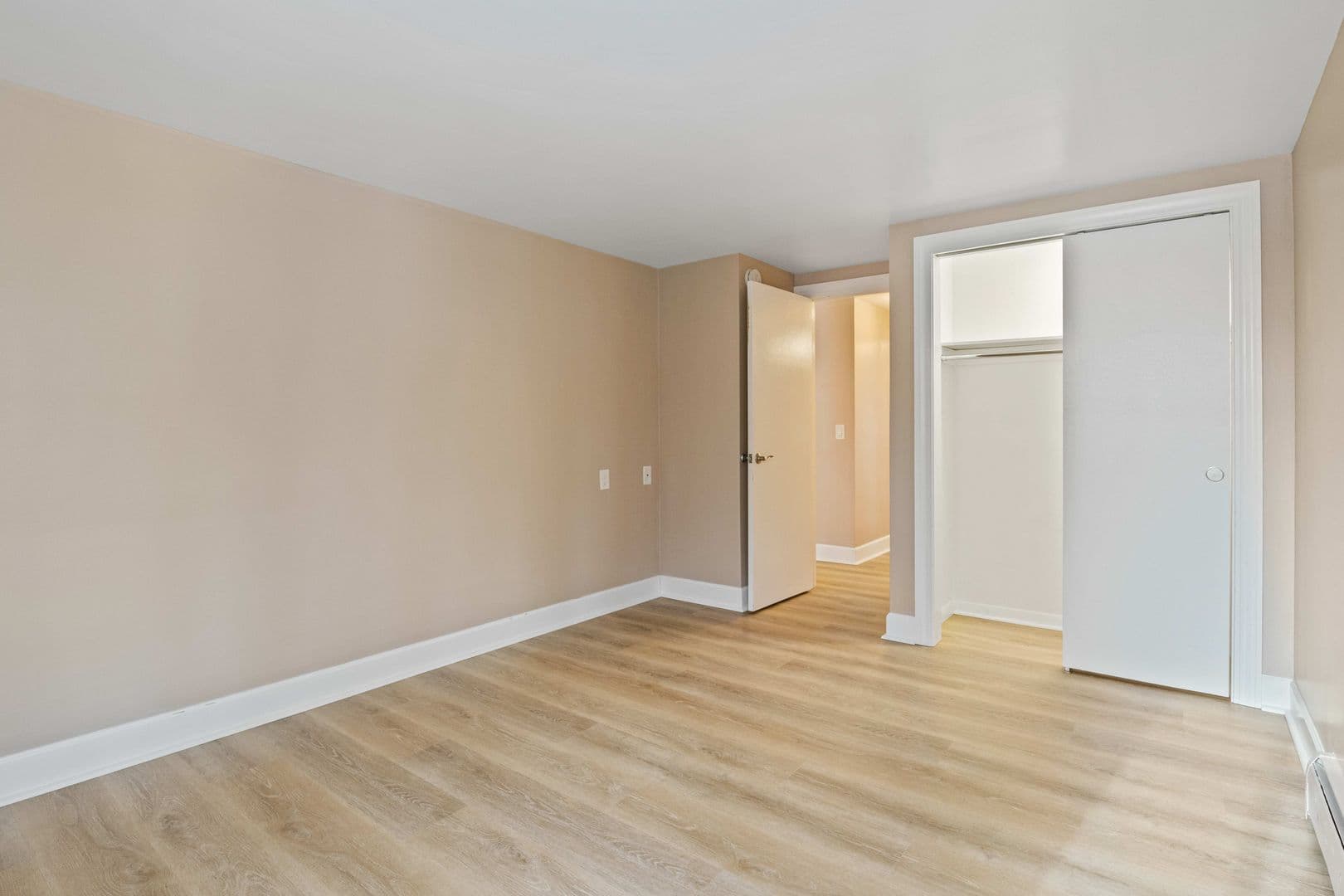 Rochester Apartment: 188 Stonewood ave