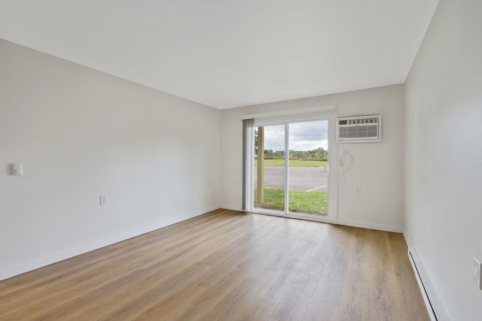 Syracuse Apartment: 458 Horan Rd